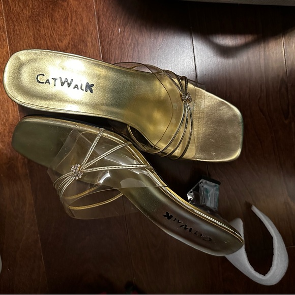 Women’s dressy sandals size 8 worn once - Picture 2 of 2